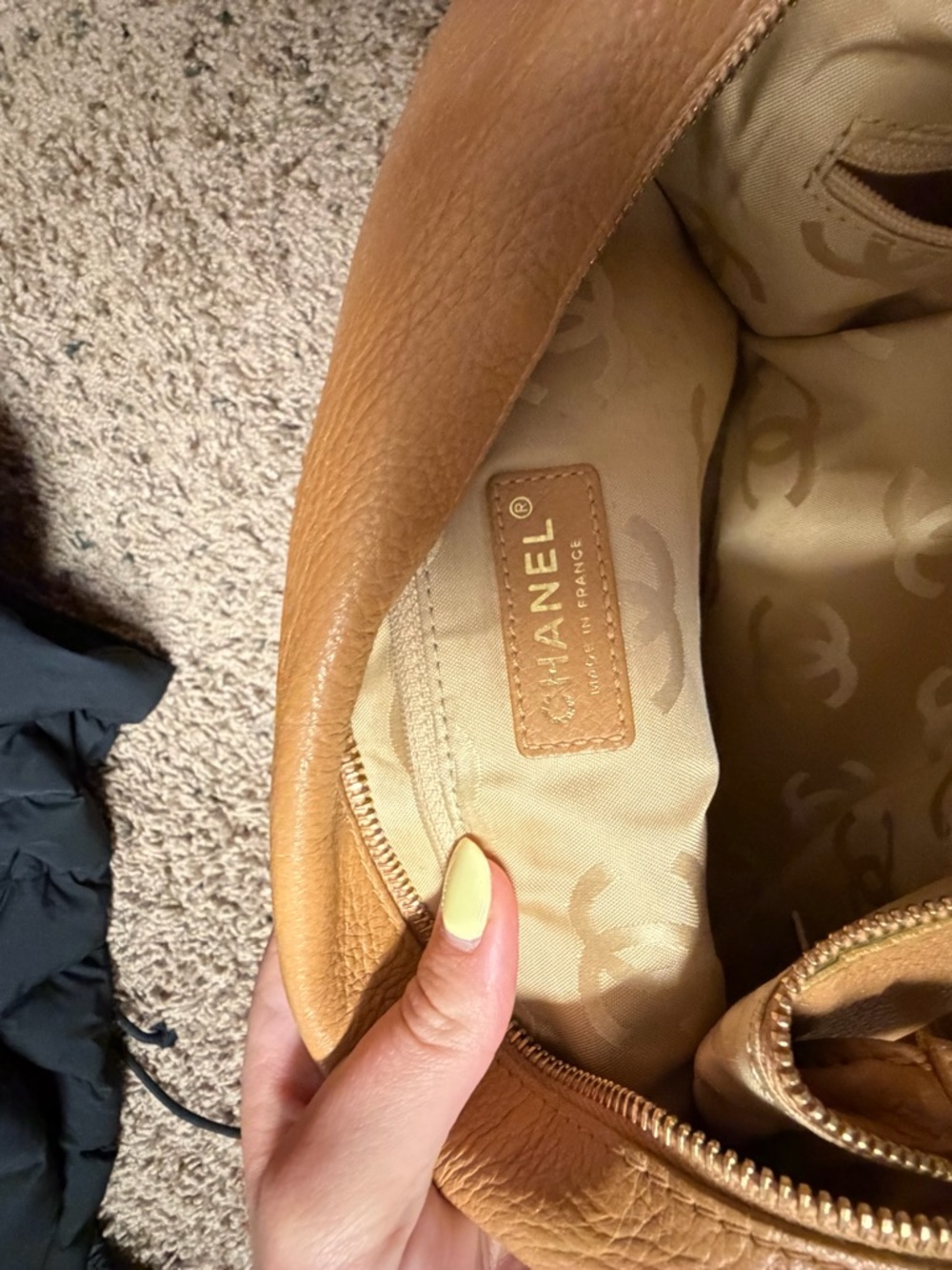 CHANEL Tan Leather Shoulder Bag with Charm Chain - Picture 7 of 12